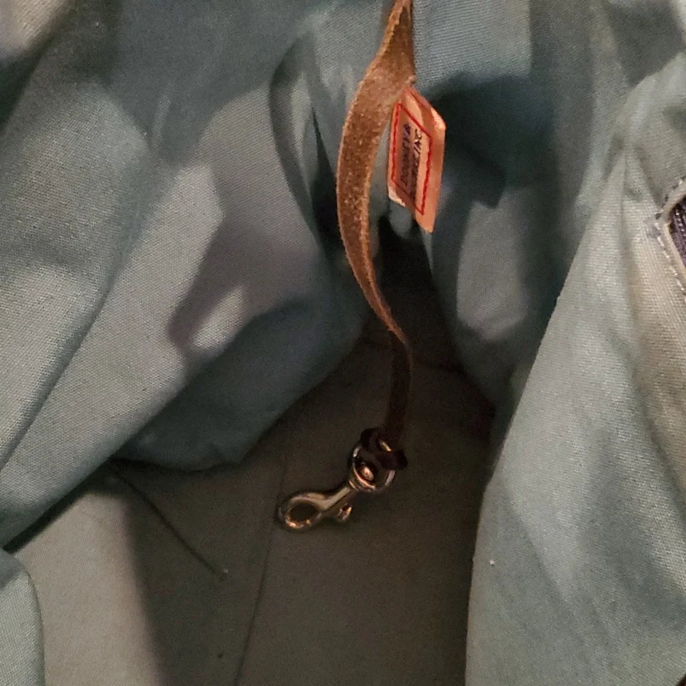 Dooney & Bourke Black Medallion Vintage Tote ✨️Host Pick✨️ - Picture 8 of 13